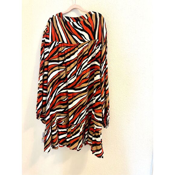 NWT MICHAEL Michael Kors Tunic Cover Up in a tiger print.  Size M - Picture 9 of 9